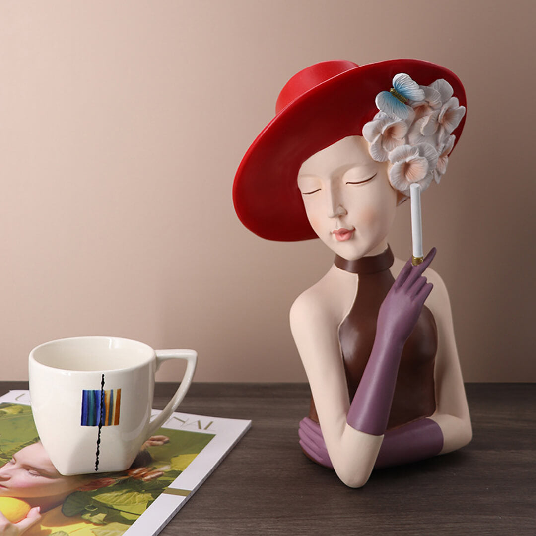 Moderne Mädchen denken Statue Blumenvase