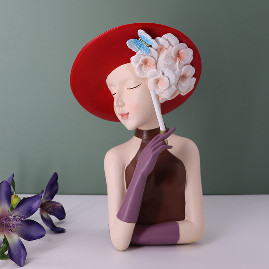 Moderne Mädchen denken Statue Blumenvase