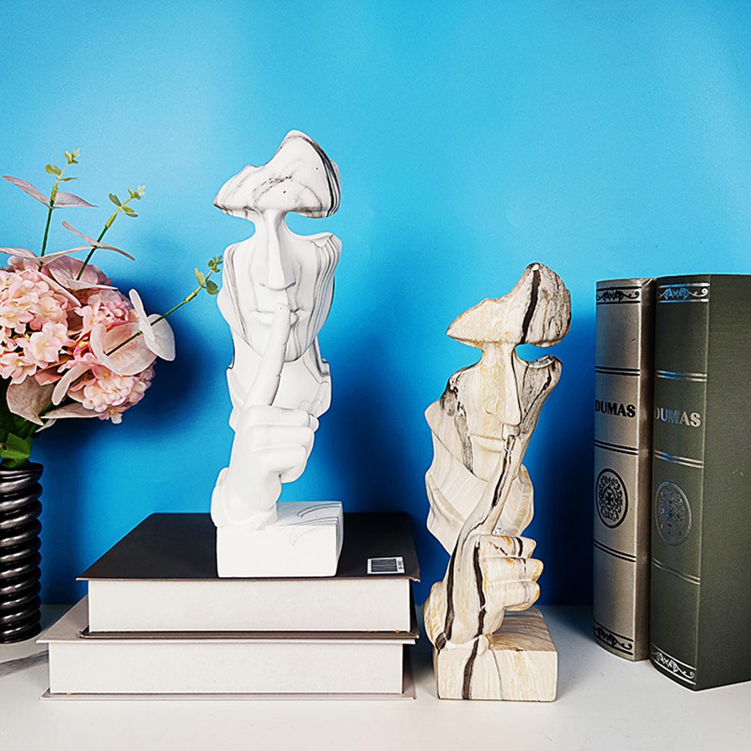 El silencio es estatuas de oro