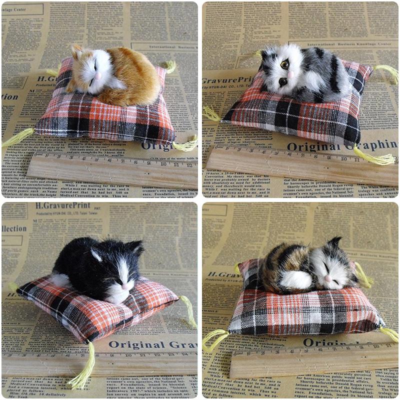 Mini encantadores gatitos de simulación