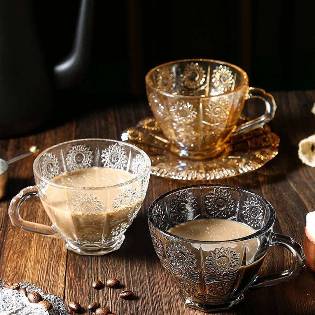 Tasse en verre de style vintage avec soucoupe