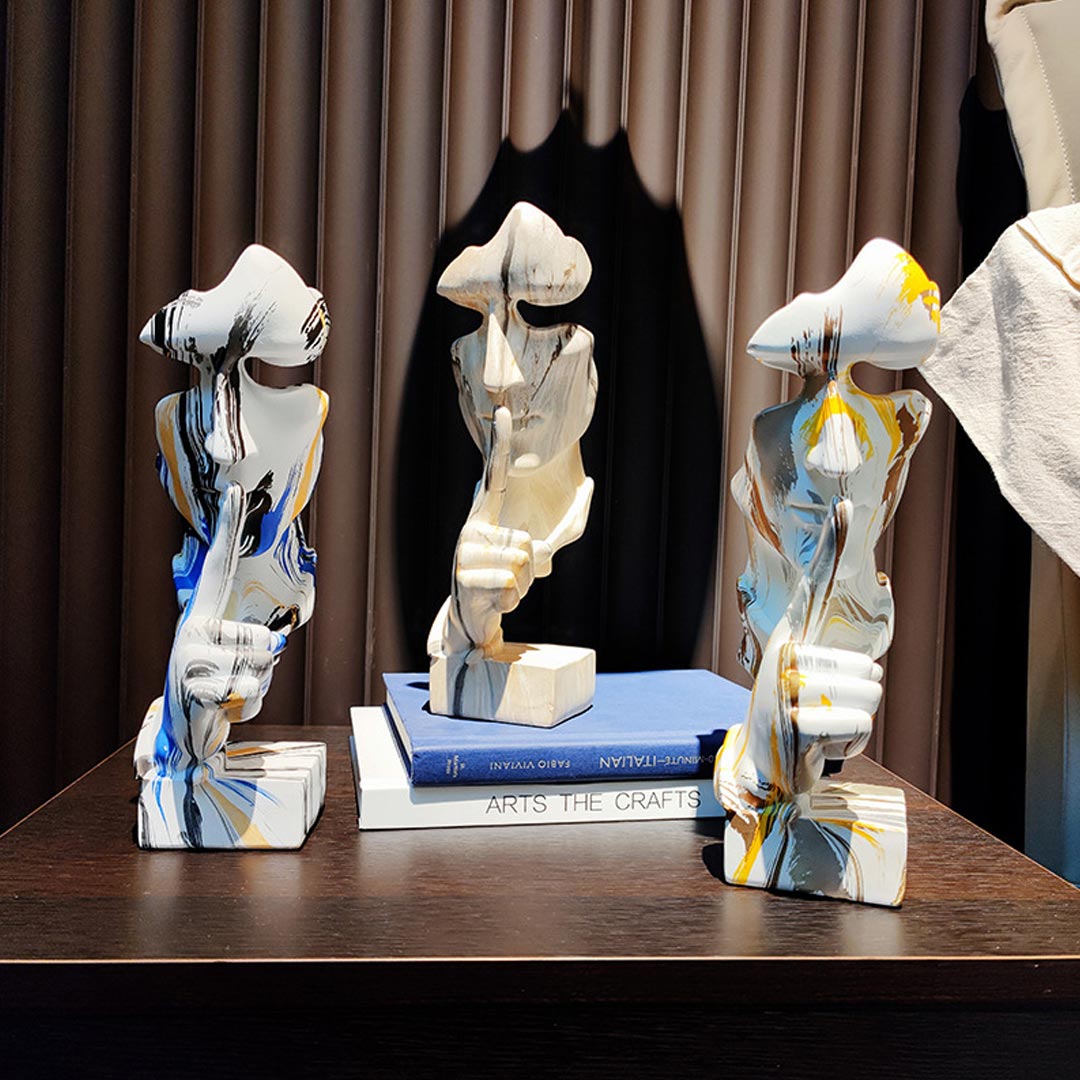 El silencio es estatuas de oro