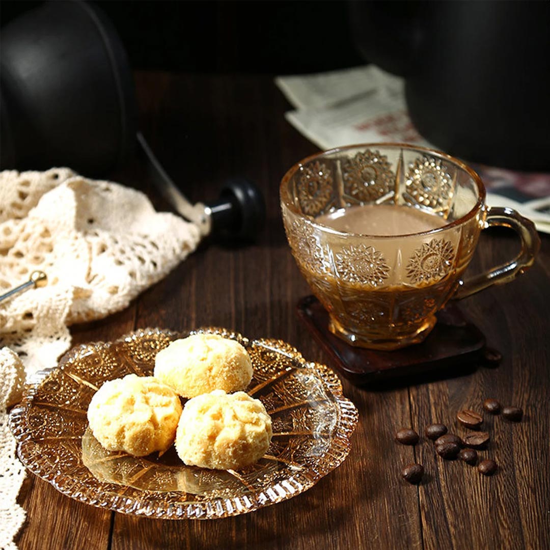 Tasse en verre de style vintage avec soucoupe