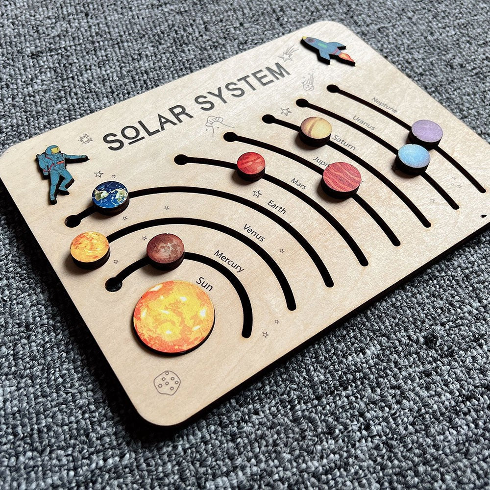 Holzpuzzle mit Planeten des Sonnensystems