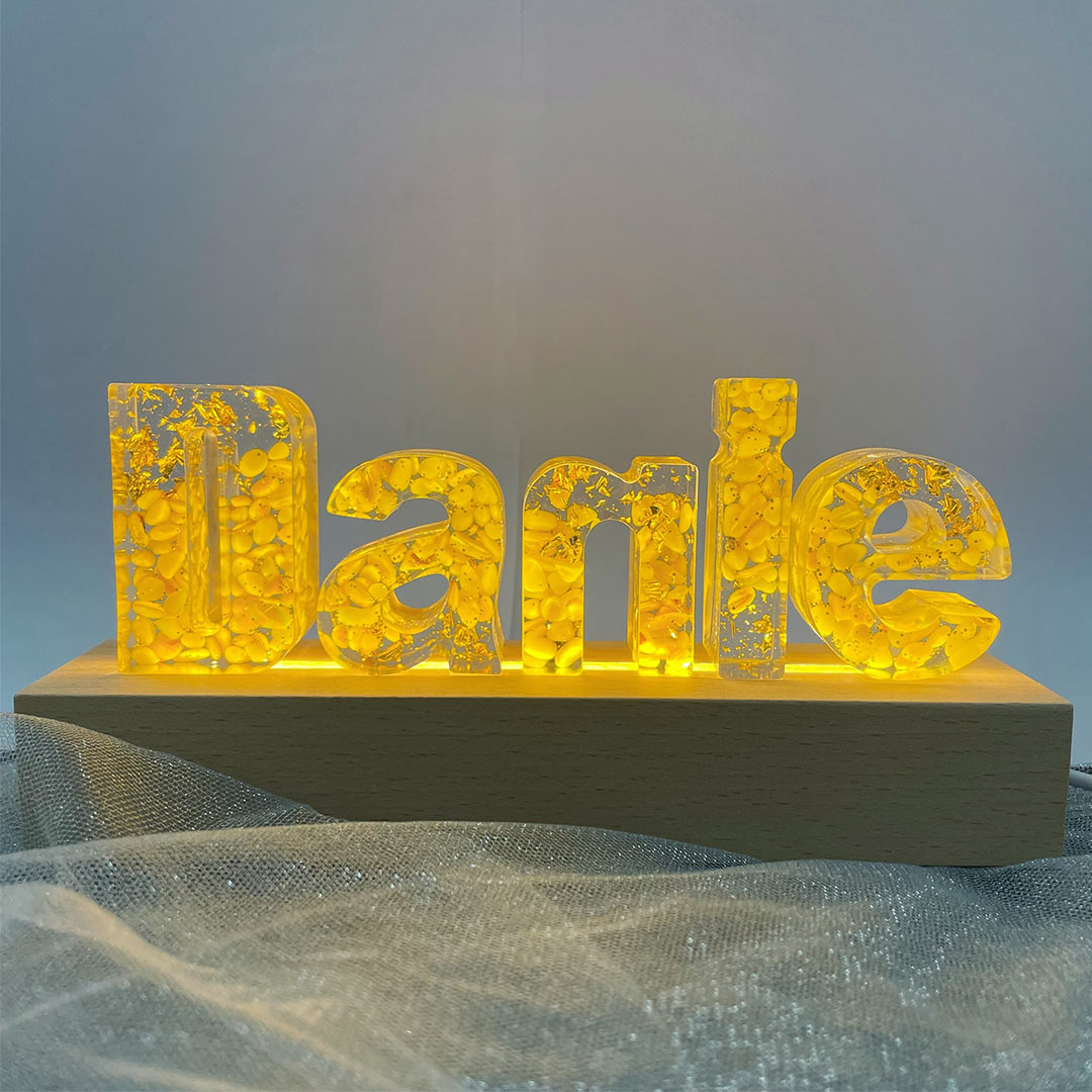 Buchstabenlampe aus Steinharz - HANDGEFERTIGT