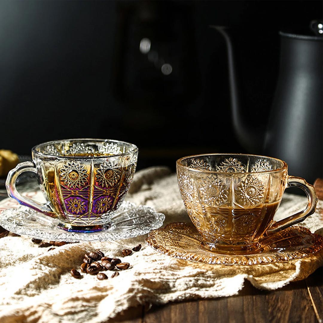 Tasse en verre de style vintage avec soucoupe