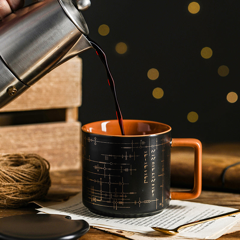 Taza de café de fórmula matemática con tapa y cuchara