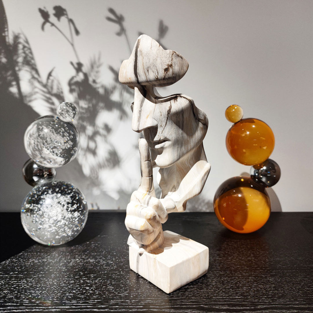El silencio es estatuas de oro