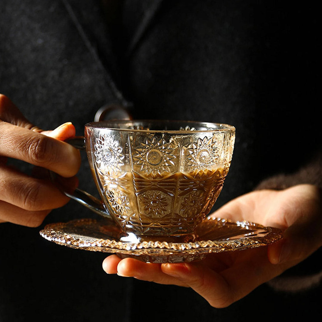 Tasse en verre de style vintage avec soucoupe