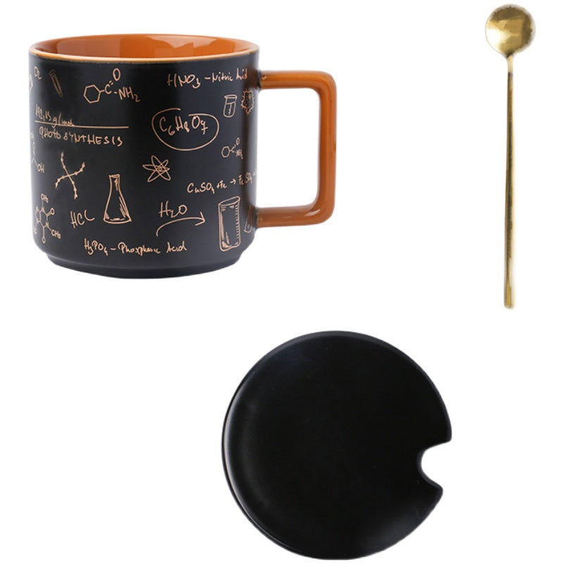 Taza de café de fórmula matemática con tapa y cuchara