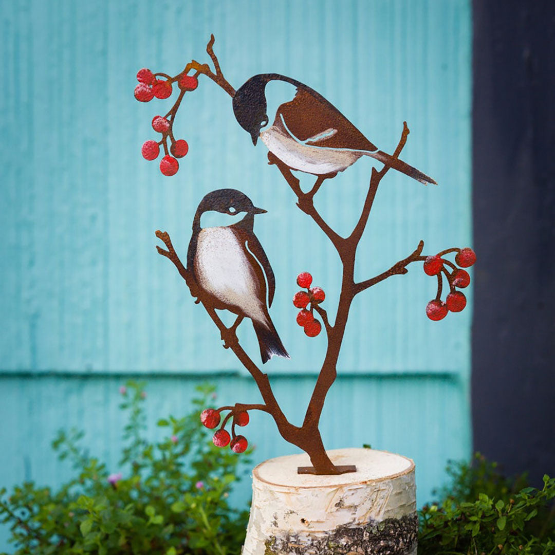 Arte de jardín de bayas y carboneros pintados a mano de metal