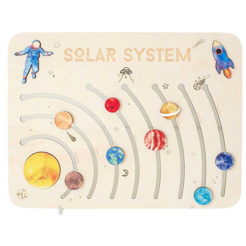 Puzzle en bois avec les planètes du système solaire