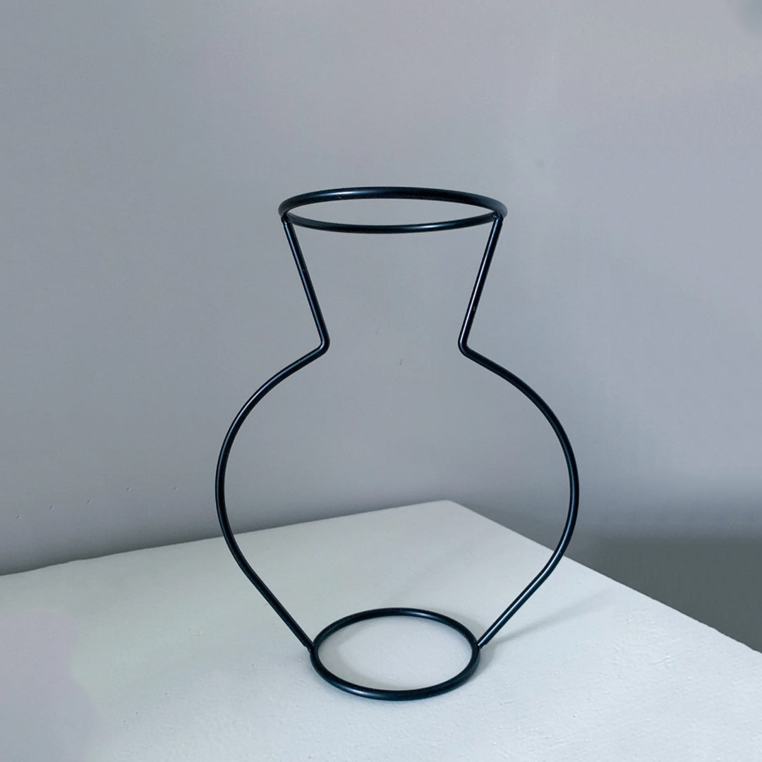 Vase de style contour silhouette noire en métal