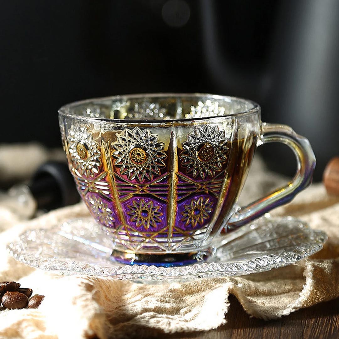 Tasse en verre de style vintage avec soucoupe