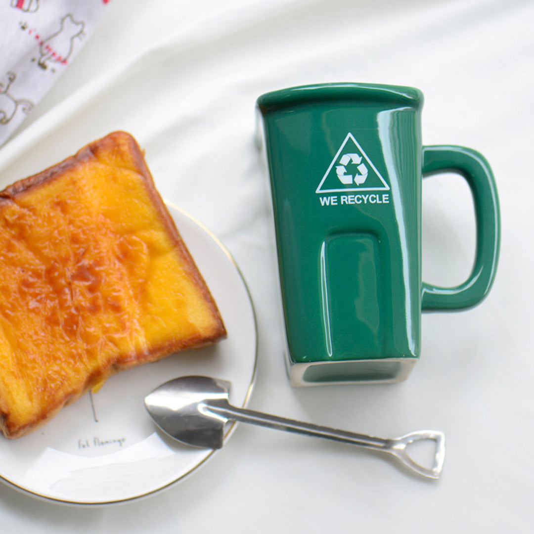 Taza de cerámica creativa con forma de bote de basura