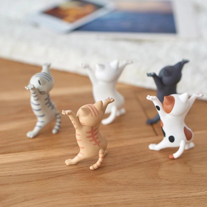 Adorno de escritorio con soporte para gato divertido