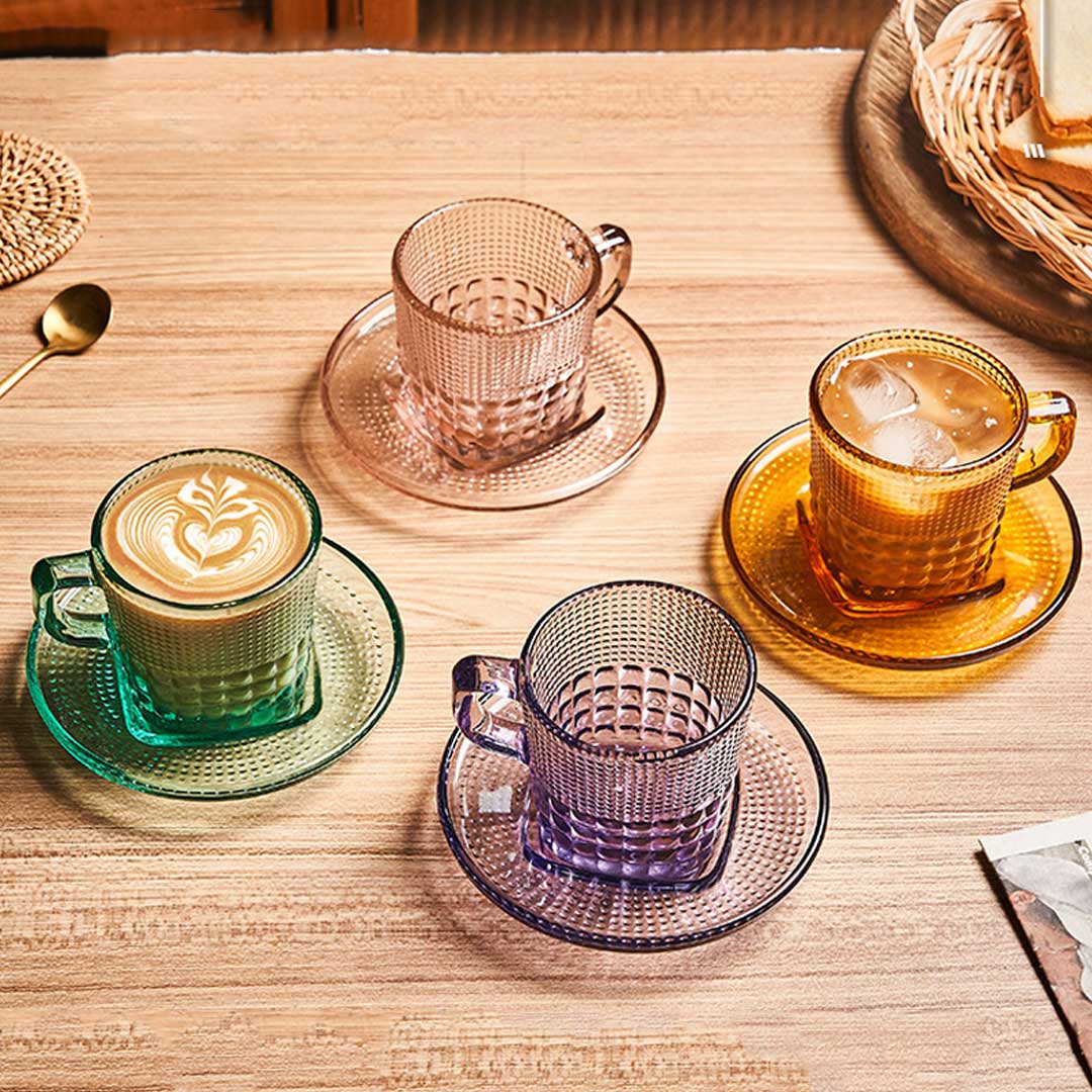 Set di tazze e piattini in vetro vintage