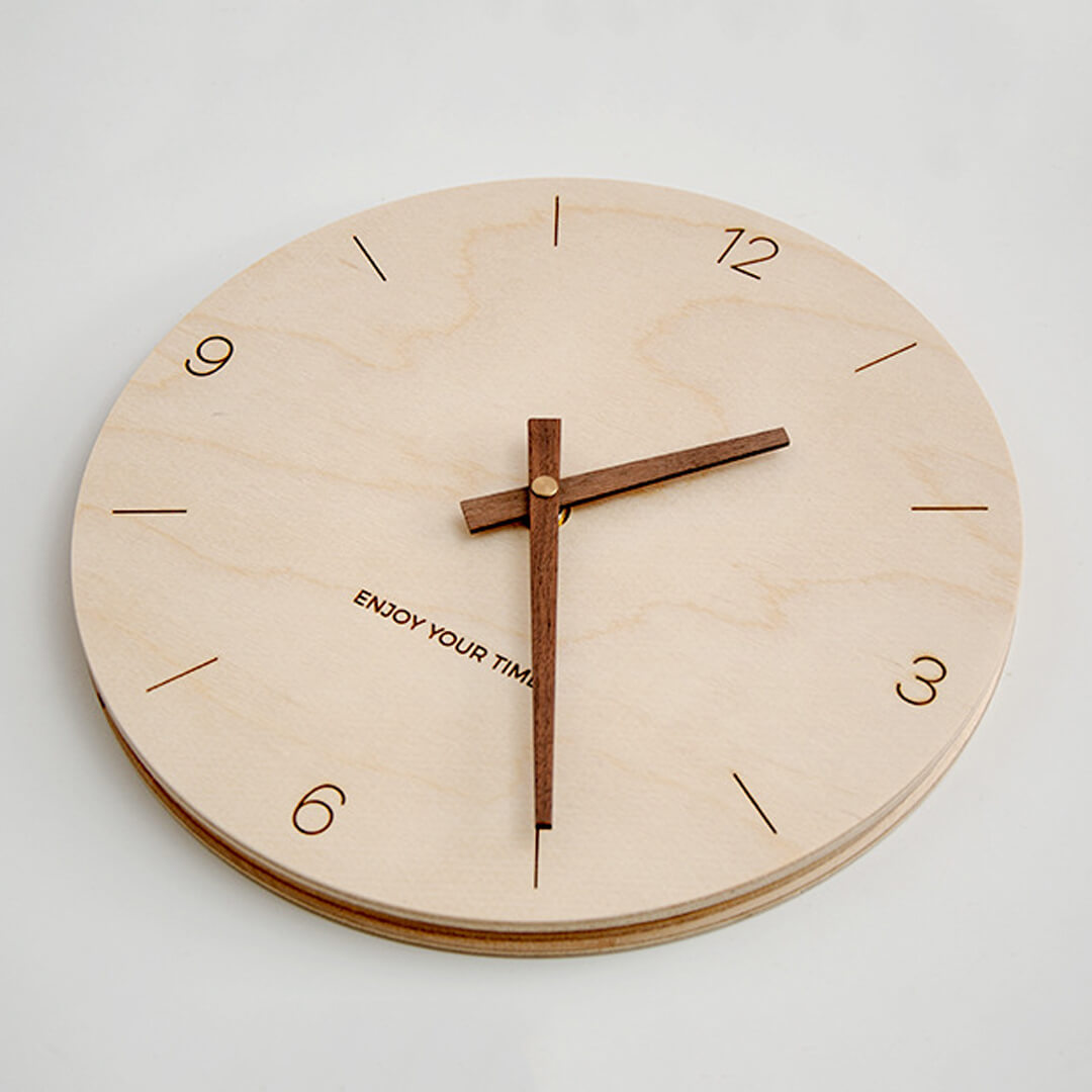 Orologio da parete con corda da appendere in legno