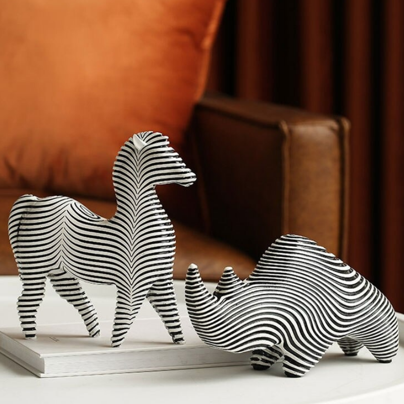 Figuras modernas de animales en blanco y negro