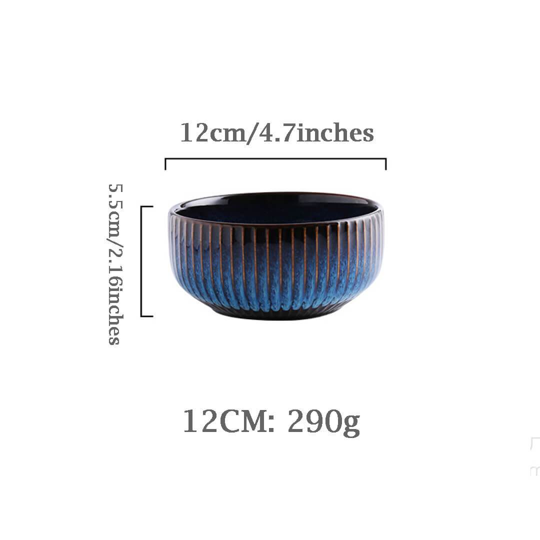 Vajilla de cerámica azul torneada al horno