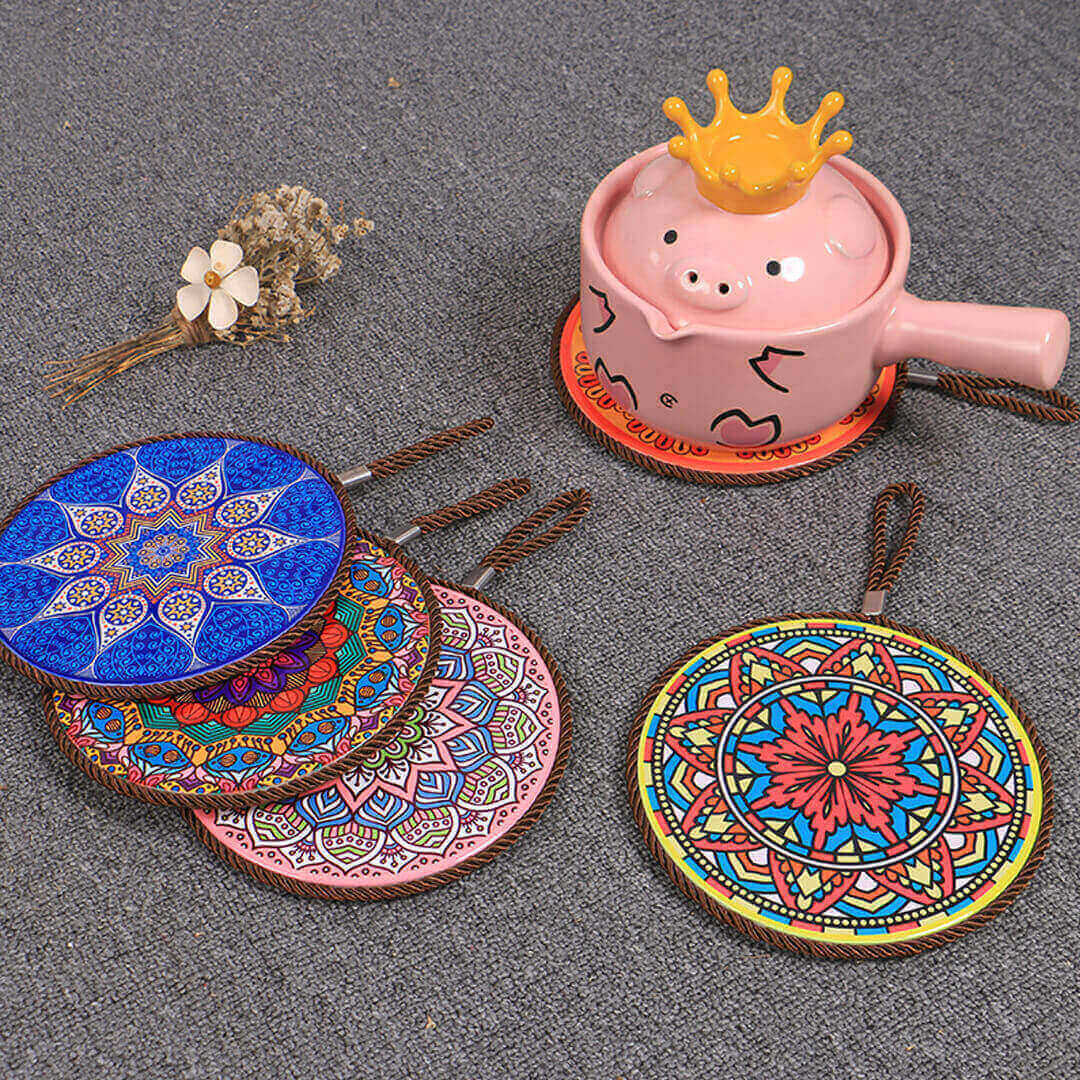 Almohadilla aislante de corcho de cerámica con estampado de mandala
