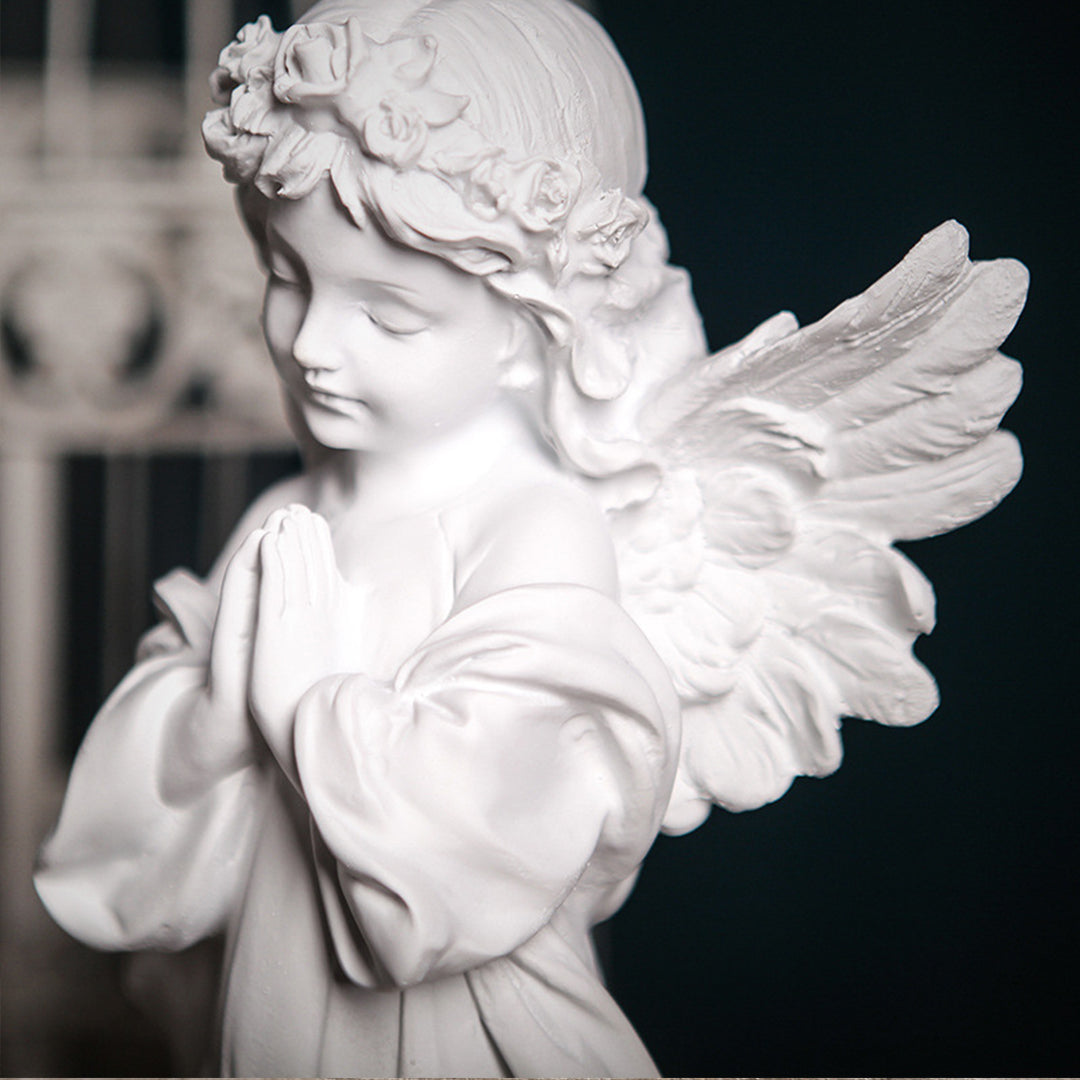Statua dell'angelo in preghiera