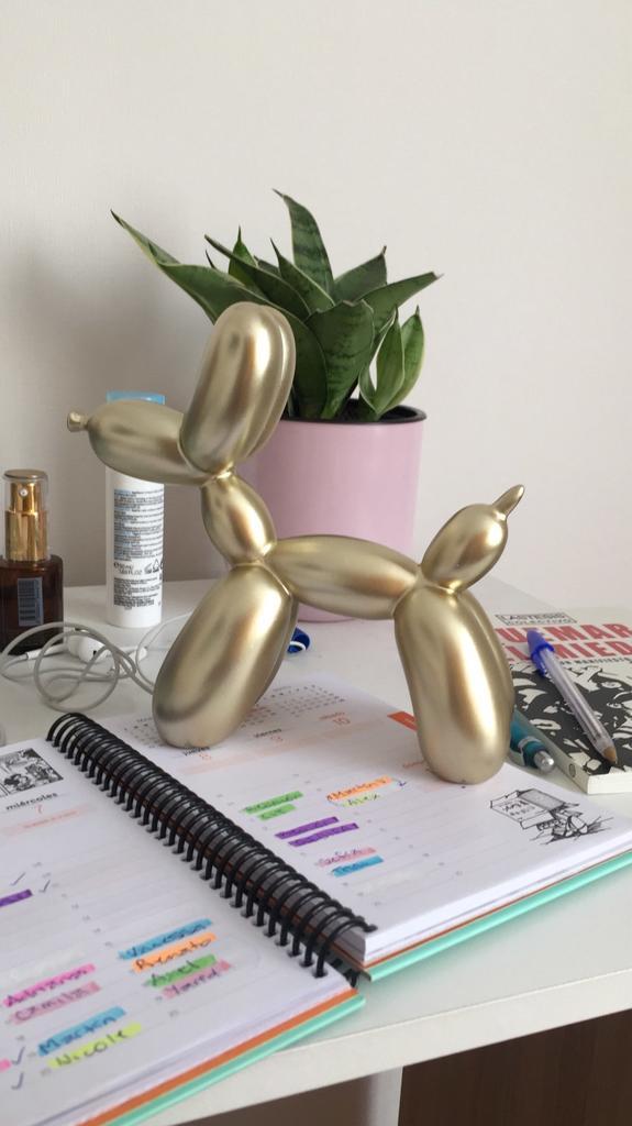 Escultura de perro globo
