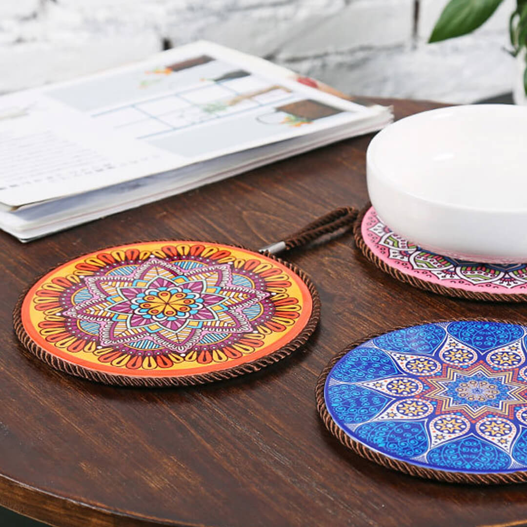 Pad isolante in sughero in ceramica con stampa Mandala