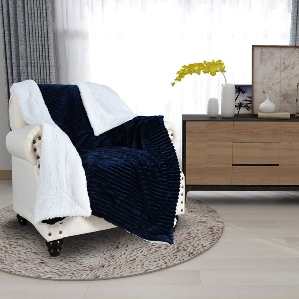 Gestreifte Sherpa-Fleece-Decke