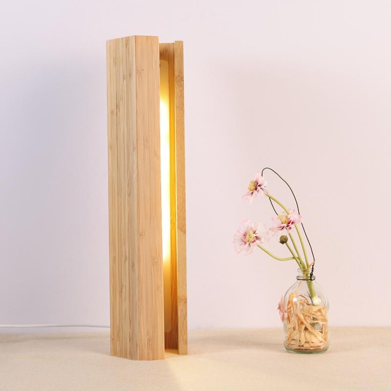 Lampe de table en bois