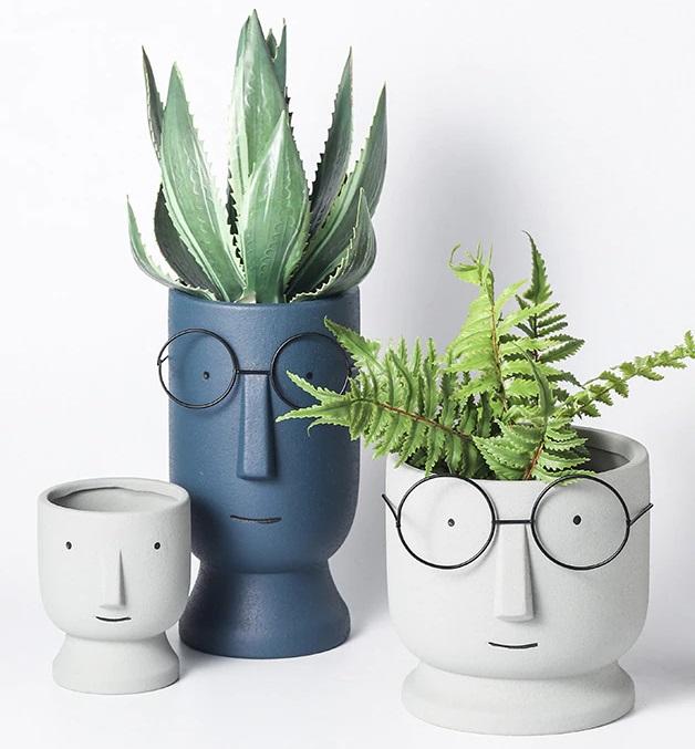 Vaso per piante da ragazzo con occhiali