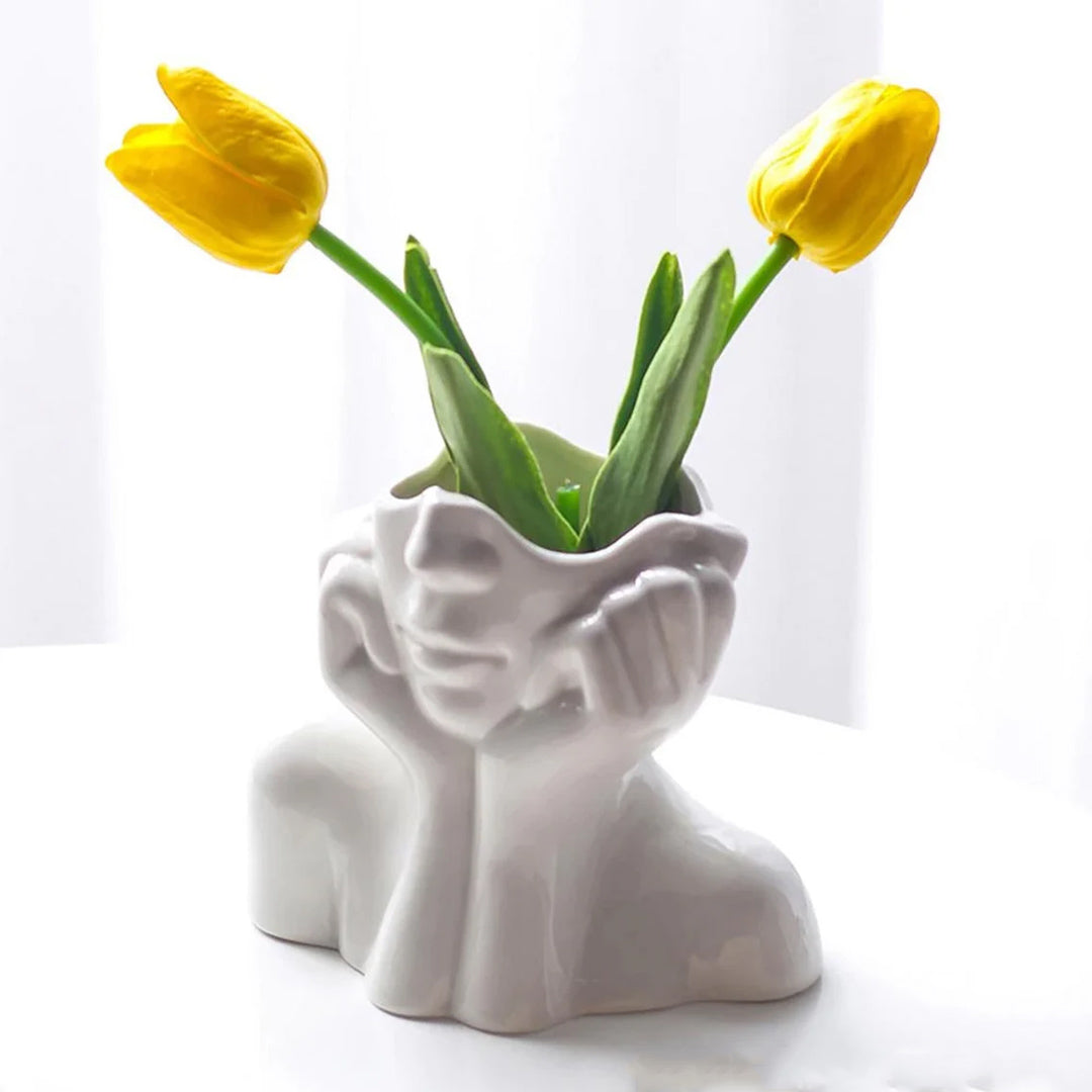 Vase aus Keramik mit menschlichem Gesicht