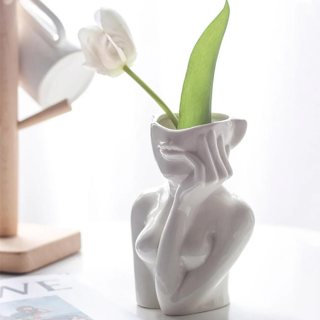 Vase aus Keramik mit menschlichem Gesicht