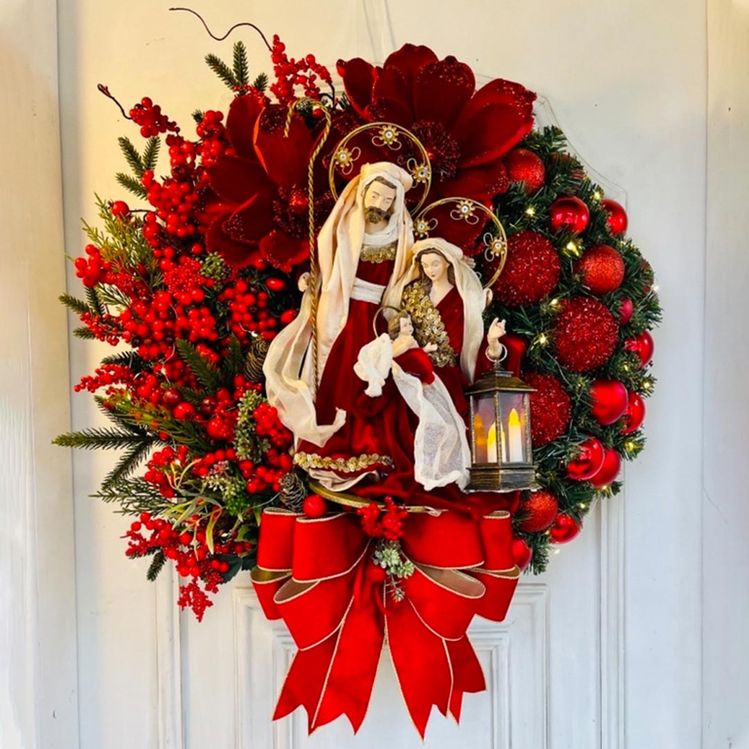 Heiliger Weihnachtskranz mit Lichtern