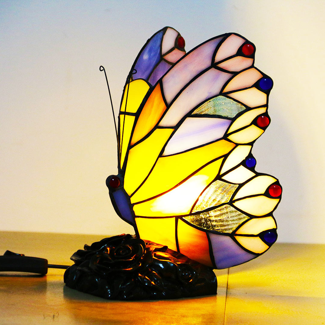 Lámpara de mesa con vitral Tiffany de mariposa