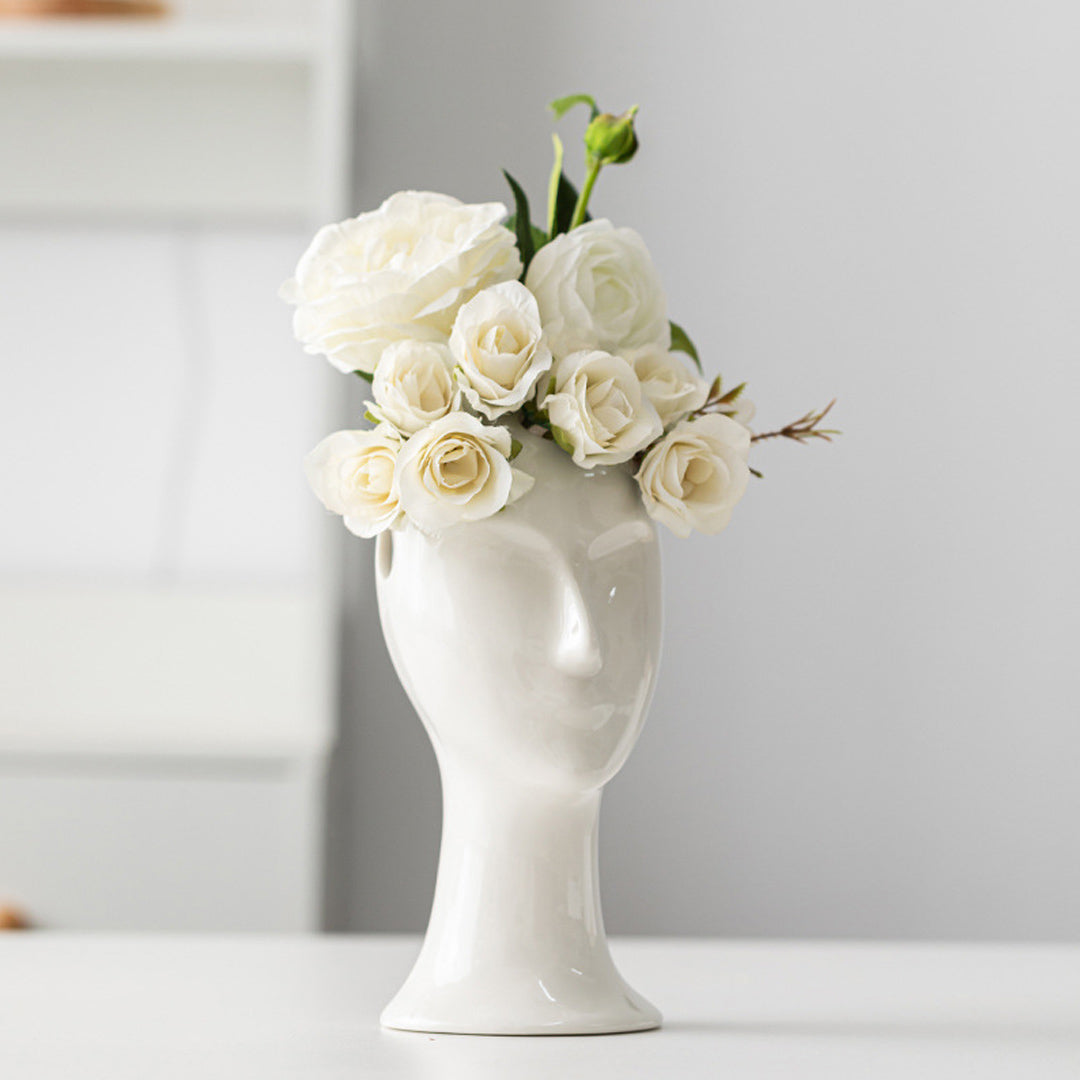 Vase aus Keramik mit menschlichem Gesicht