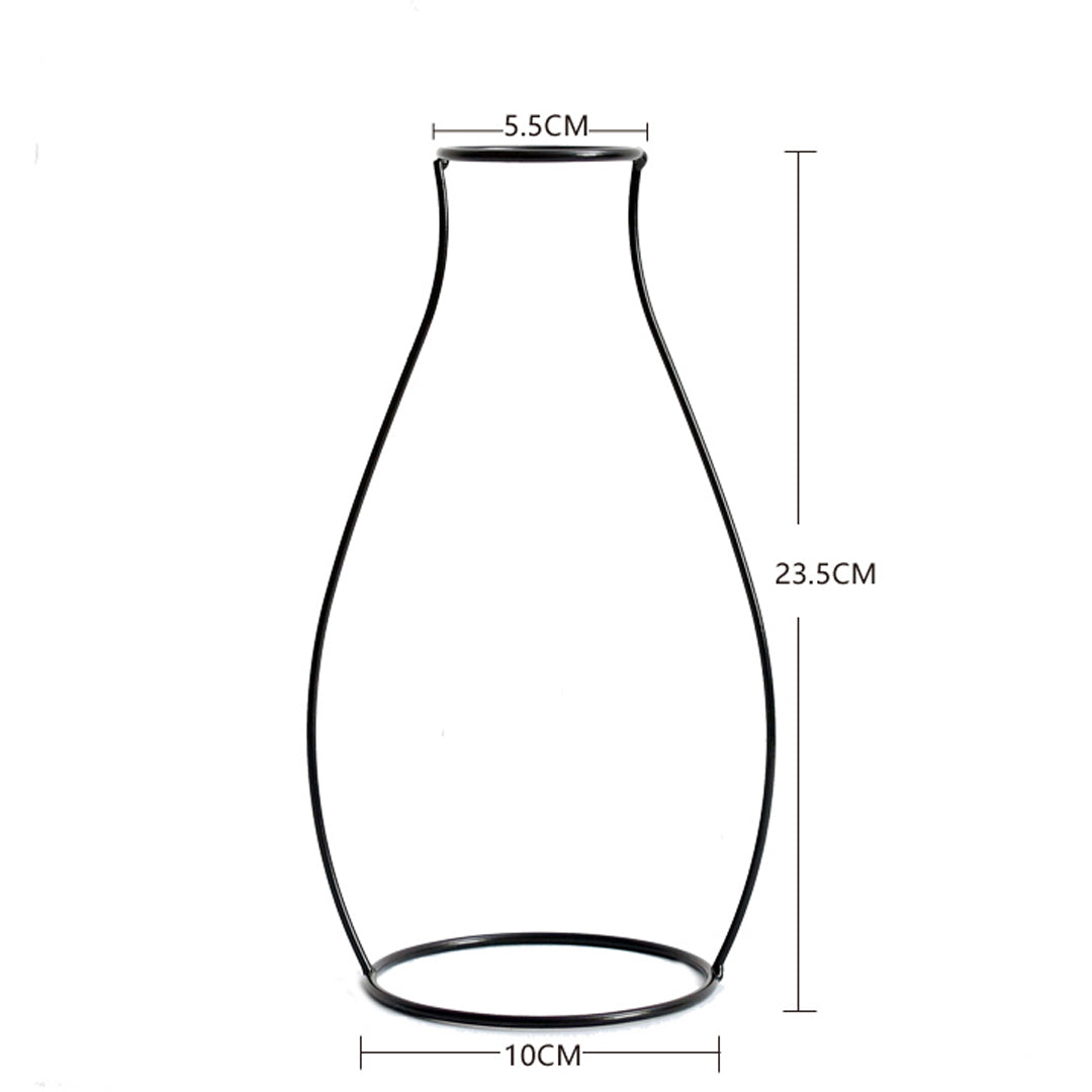 Vase aus Metall mit schwarzer Silhouette und Umriss