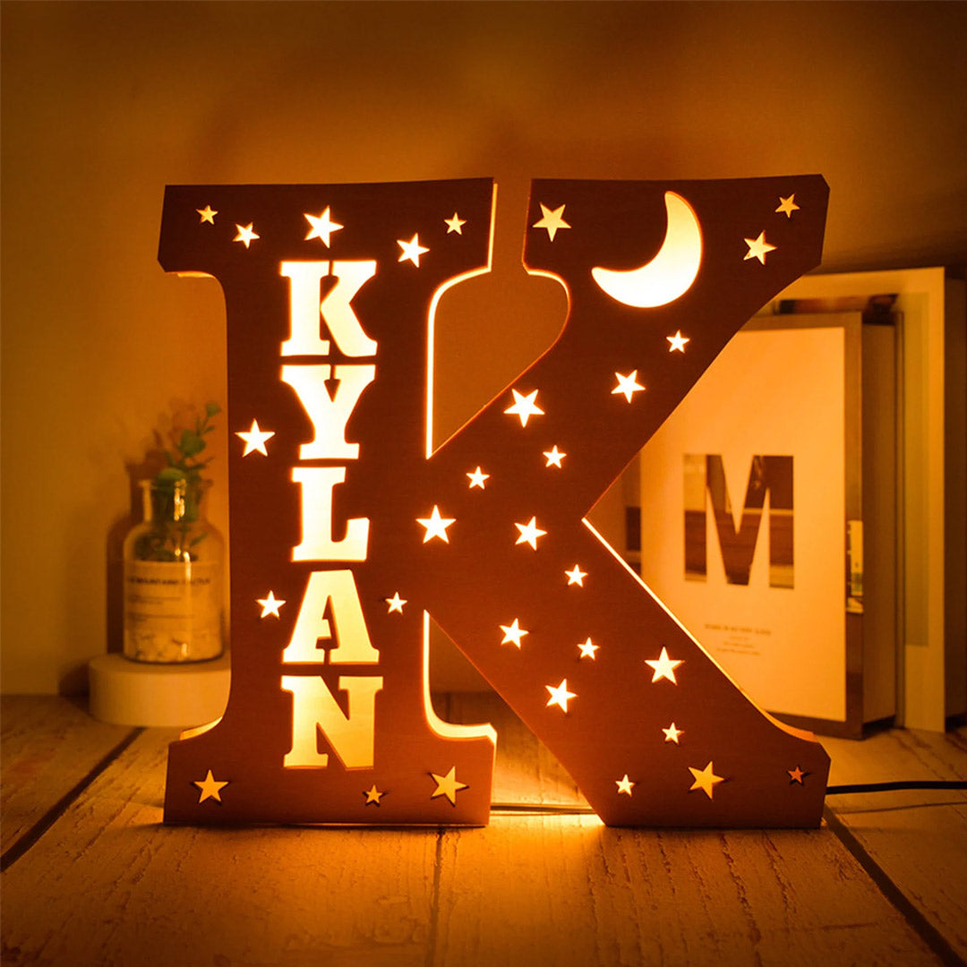 Lámpara personalizada con letras de madera Moon Stars