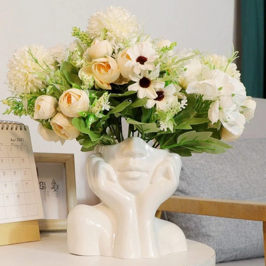 Vase aus Keramik mit menschlichem Gesicht