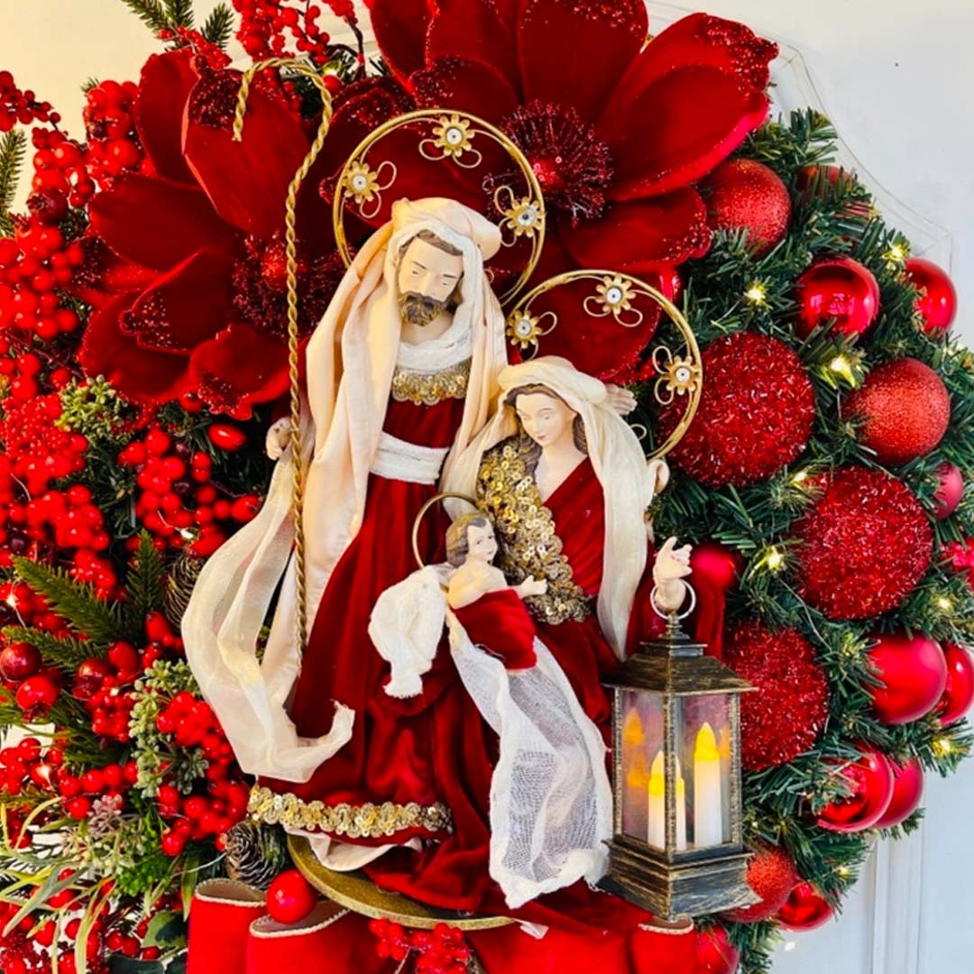 Heiliger Weihnachtskranz mit Lichtern