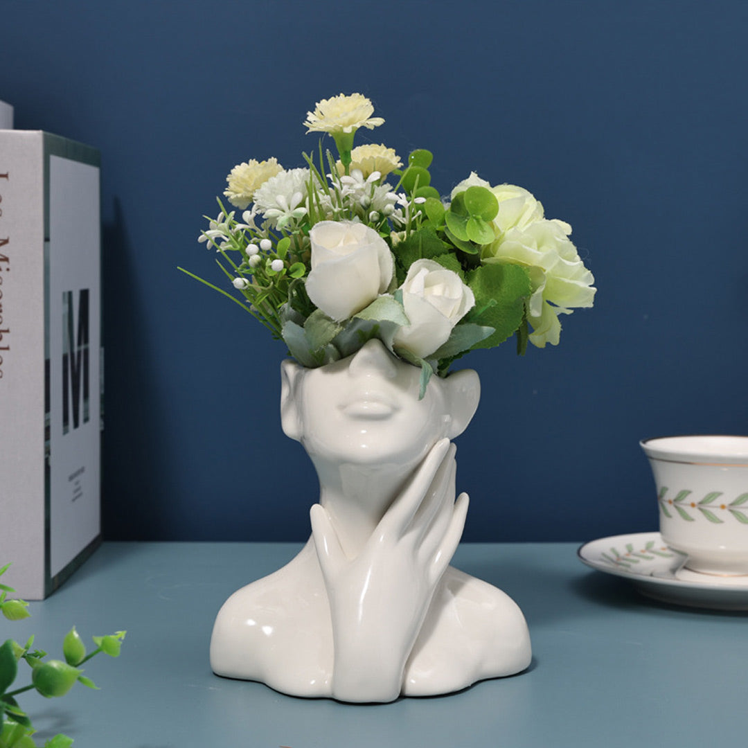 Vase aus Keramik mit menschlichem Gesicht