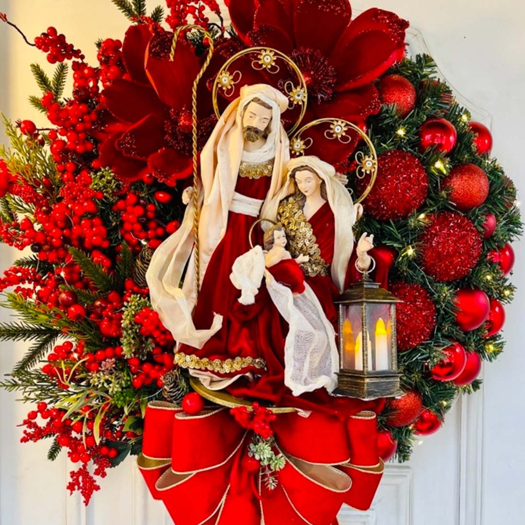 Heiliger Weihnachtskranz mit Lichtern