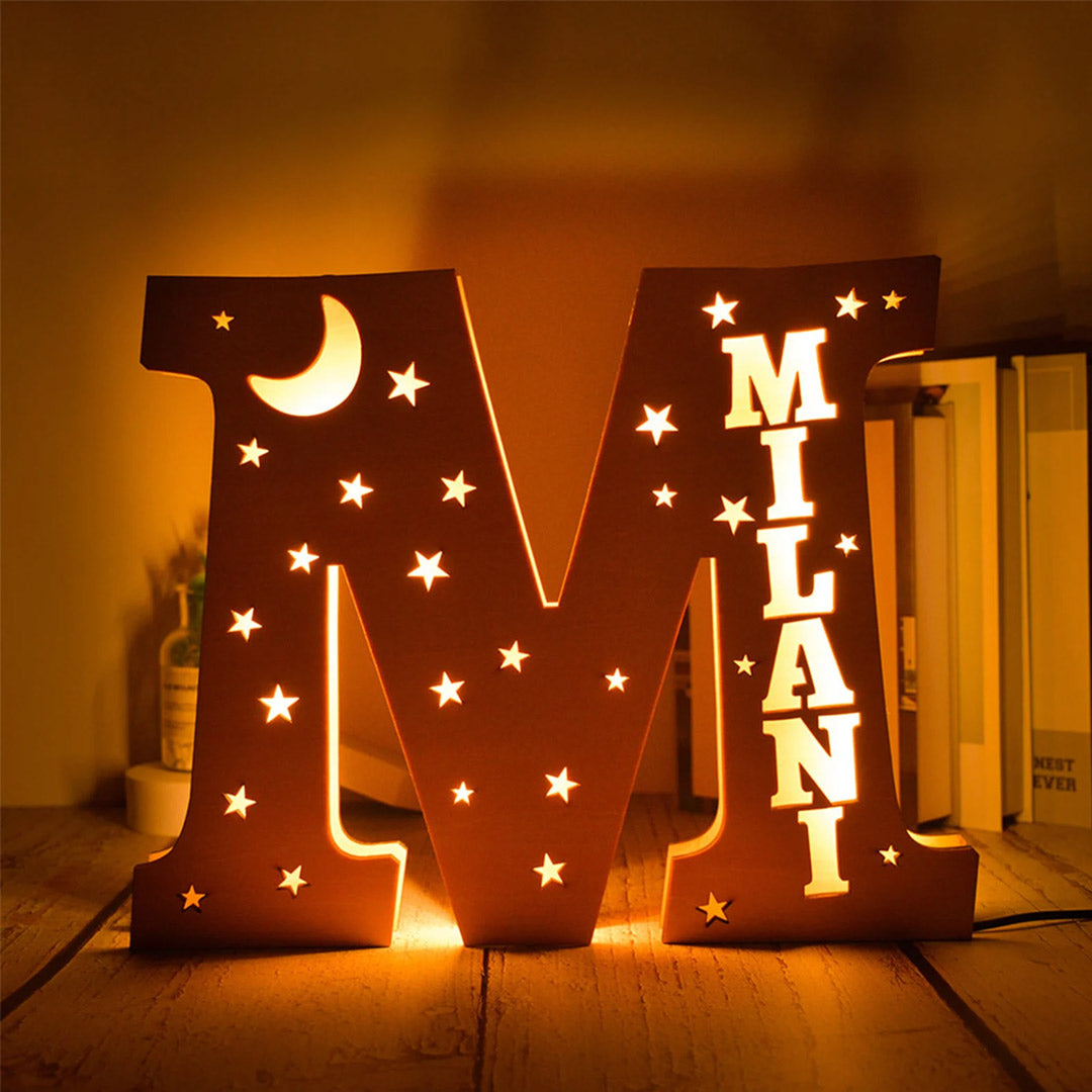 Lámpara personalizada con letras de madera Moon Stars
