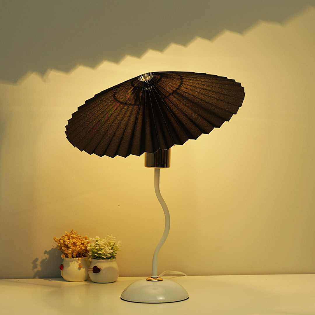 Lampada da tavolo plissettata a ombrello