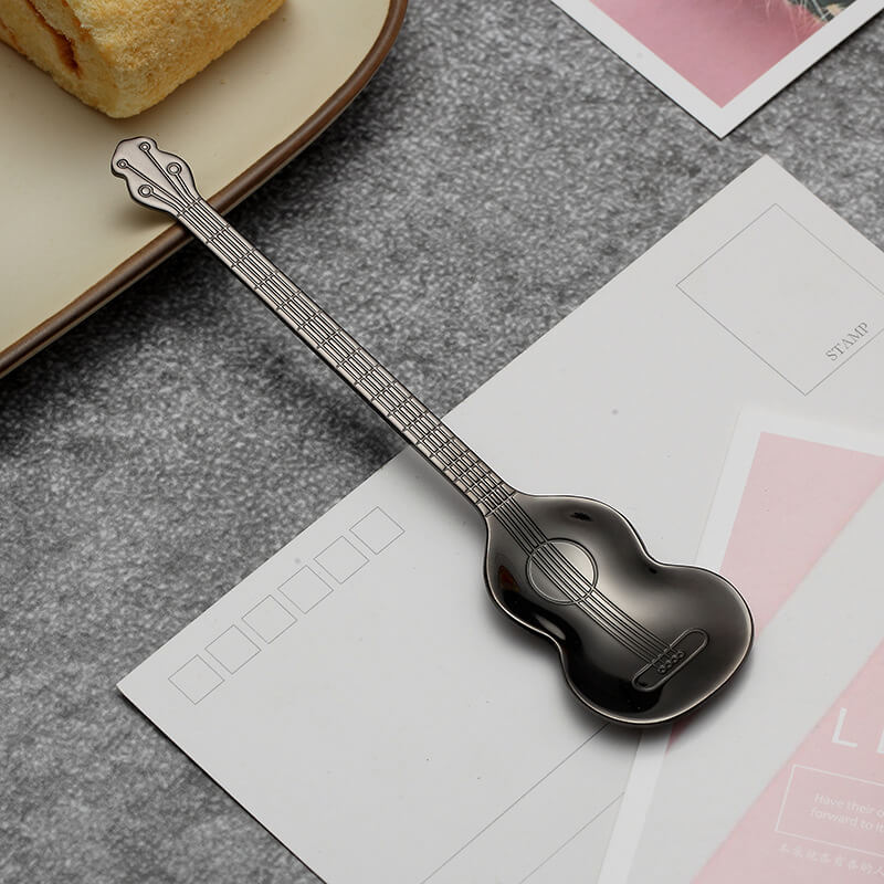 Cucchiaio a forma di strumento musicale per chitarra