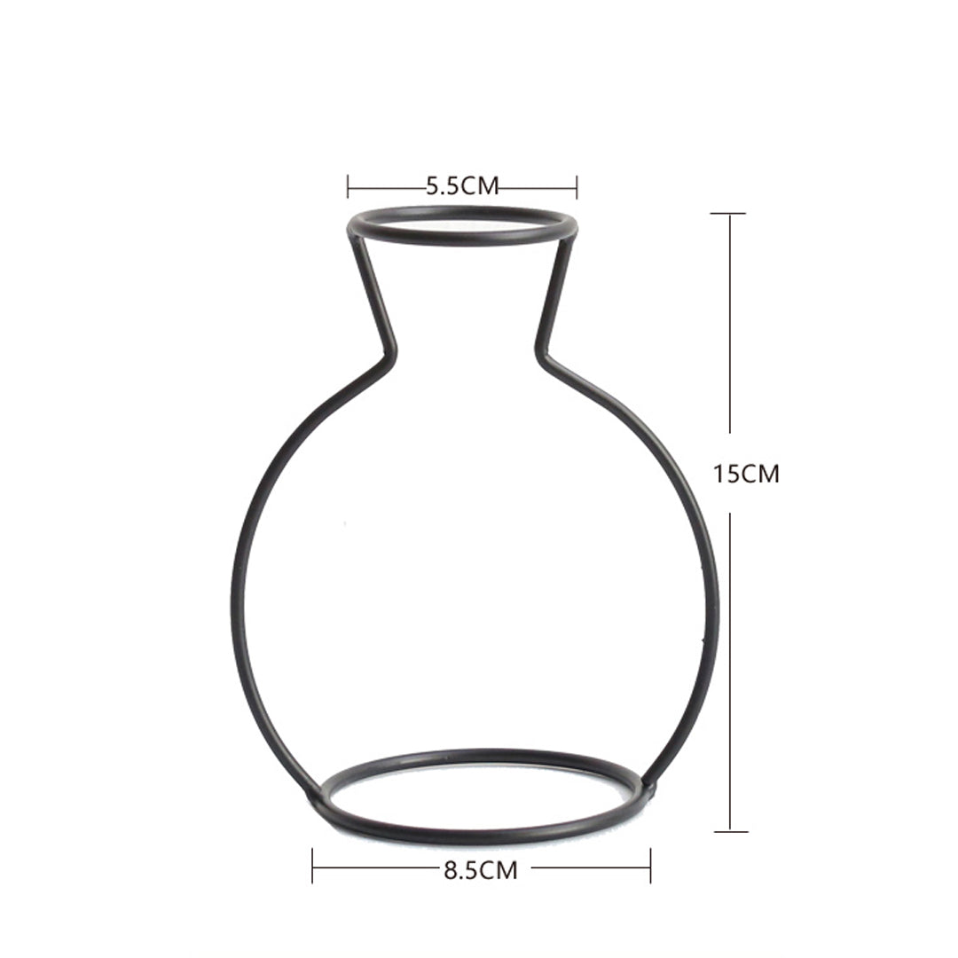 Vase aus Metall mit schwarzer Silhouette und Umriss