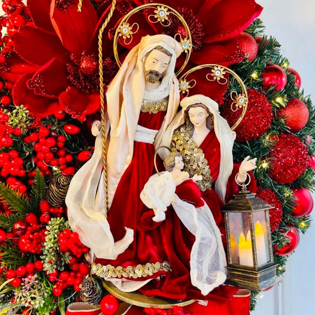Heiliger Weihnachtskranz mit Lichtern