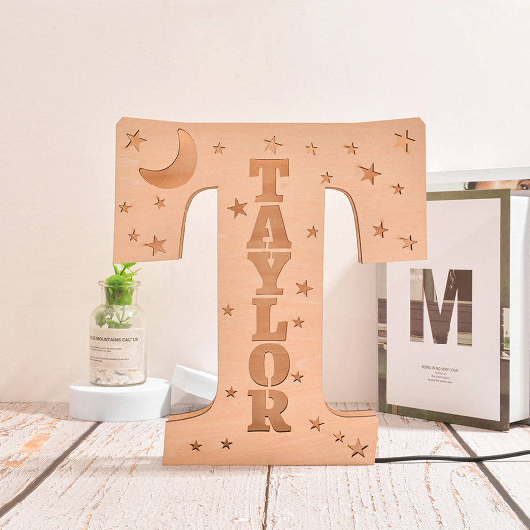 Lámpara personalizada con letras de madera Moon Stars
