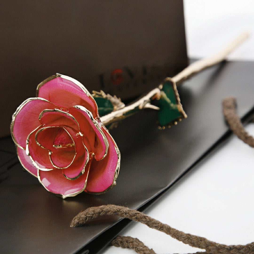 Rosa de oro de 24 quilates.