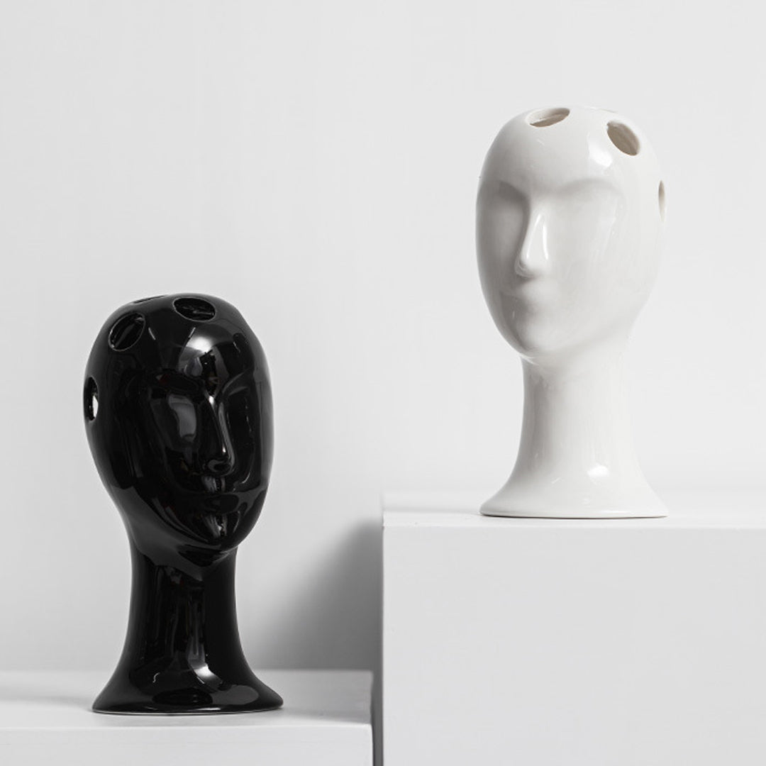 Vase aus Keramik mit menschlichem Gesicht